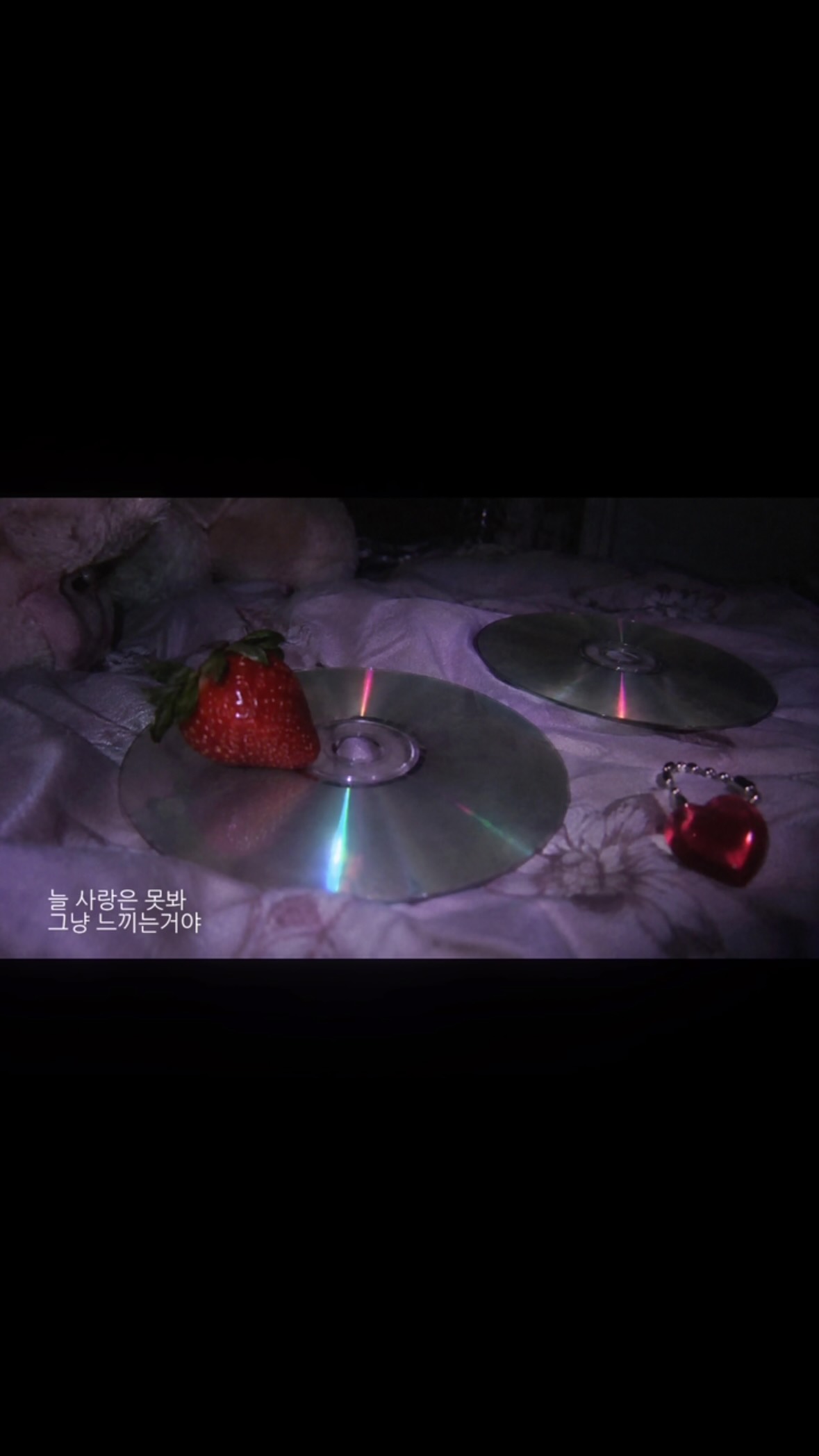 Strawberry AI 무드 필름